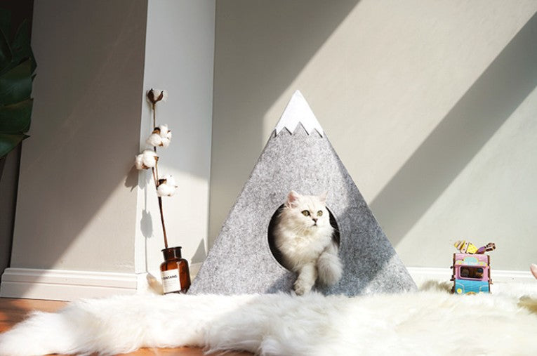 Nid pour chat "Montagne Enneigée" - Chaleur, confort, et style : le refuge douillet parfait pour cet hiver !