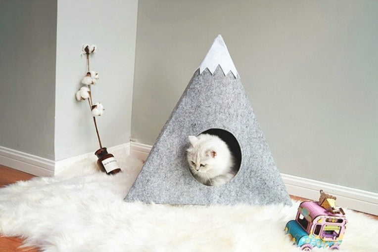 Nid pour chat "Montagne Enneigée" - Chaleur, confort, et style : le refuge douillet parfait pour cet hiver !