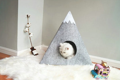 Nid pour chat "Montagne Enneigée" - Chaleur, confort, et style : le refuge douillet parfait pour cet hiver !